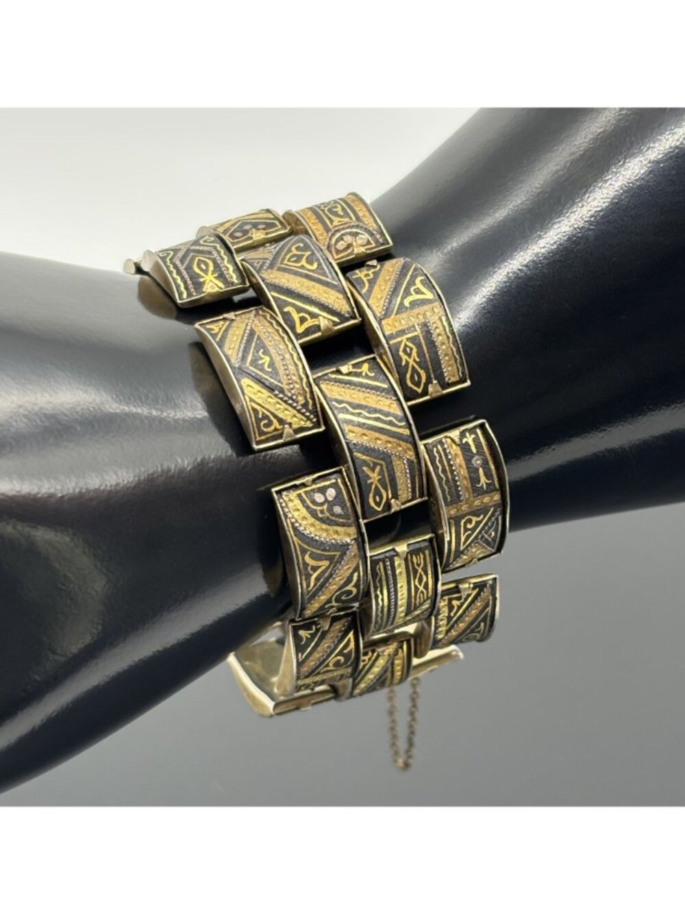 Vintage Damascene Bracelet With Initials Three Rows of Articulated Links, Signed - Picture 10 of 16